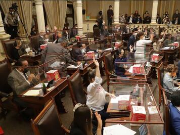 Qué rápido...aprueban en una semana reformas para vigilar al auditor