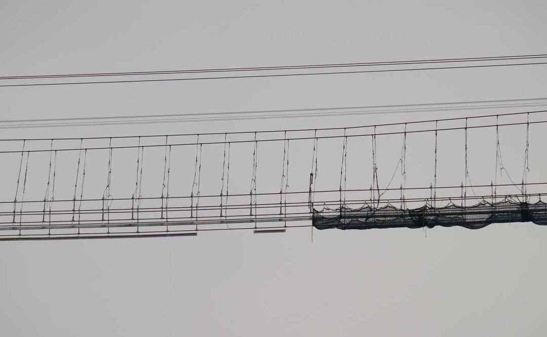 El Sky Bridge fue clausurado tras el desprendimiento de varios cristales | Foto: Agencia Es Imagen para El Universal Puebla
