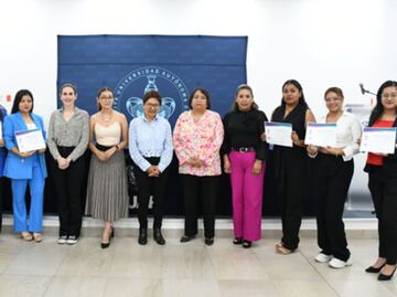 Rectora de la BUAP entregó reconocimientos a becarias de Abogadas MX