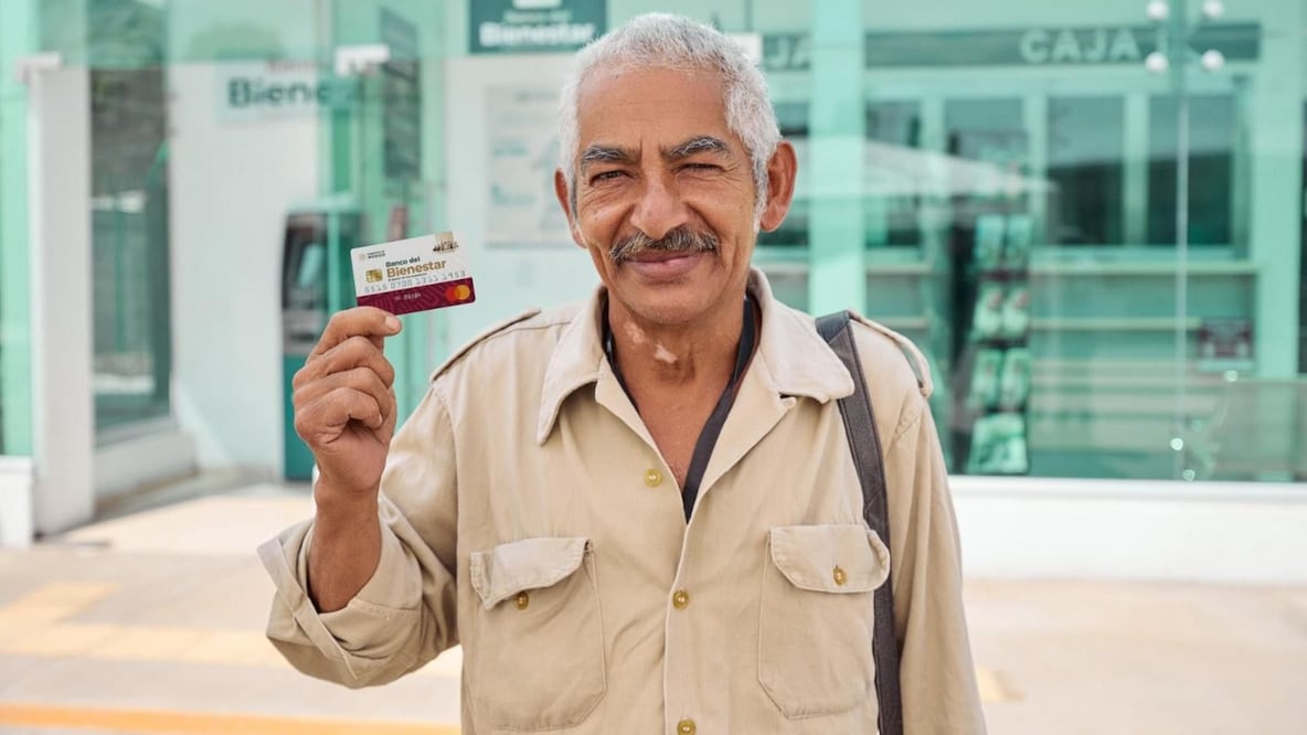 Puedes revisar tu aplicación bancaria tantas veces como desees para verificar si ya recibiste los 6,000 pesos correspondientes al pago del mes de julio de la Pensión Bienestar 2024. 

Foto: Producción El Universal Puebla