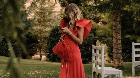 ¿Por qué no debo ir de rojo a una boda?