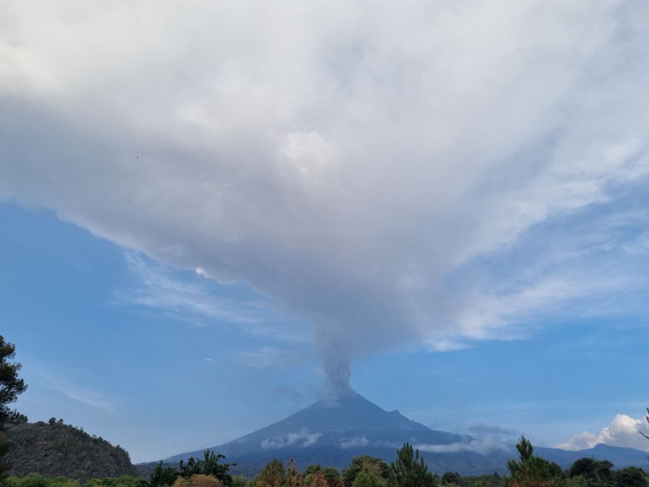 En caso de erupción del Popocatépetl habría 205 refugios temporales | Foto: Agencia Es Imagen para El Universal Puebla