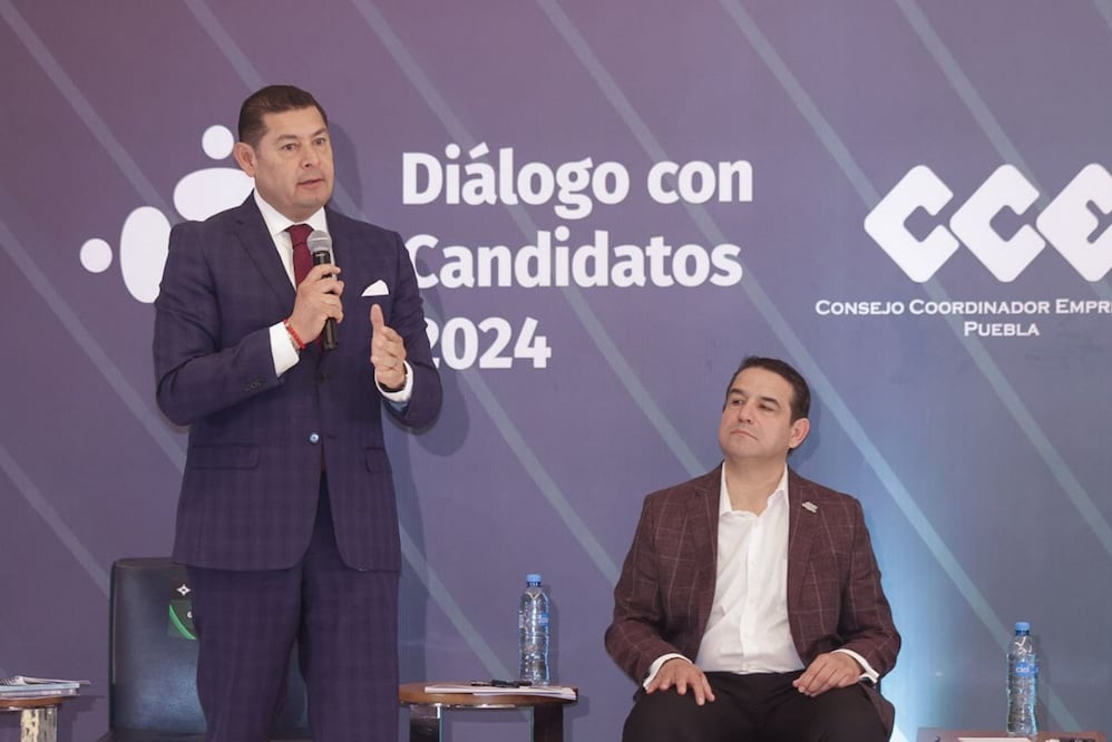 Alejandro Armenta se reúne con empresarios en Puebla | Foto: EsImagen