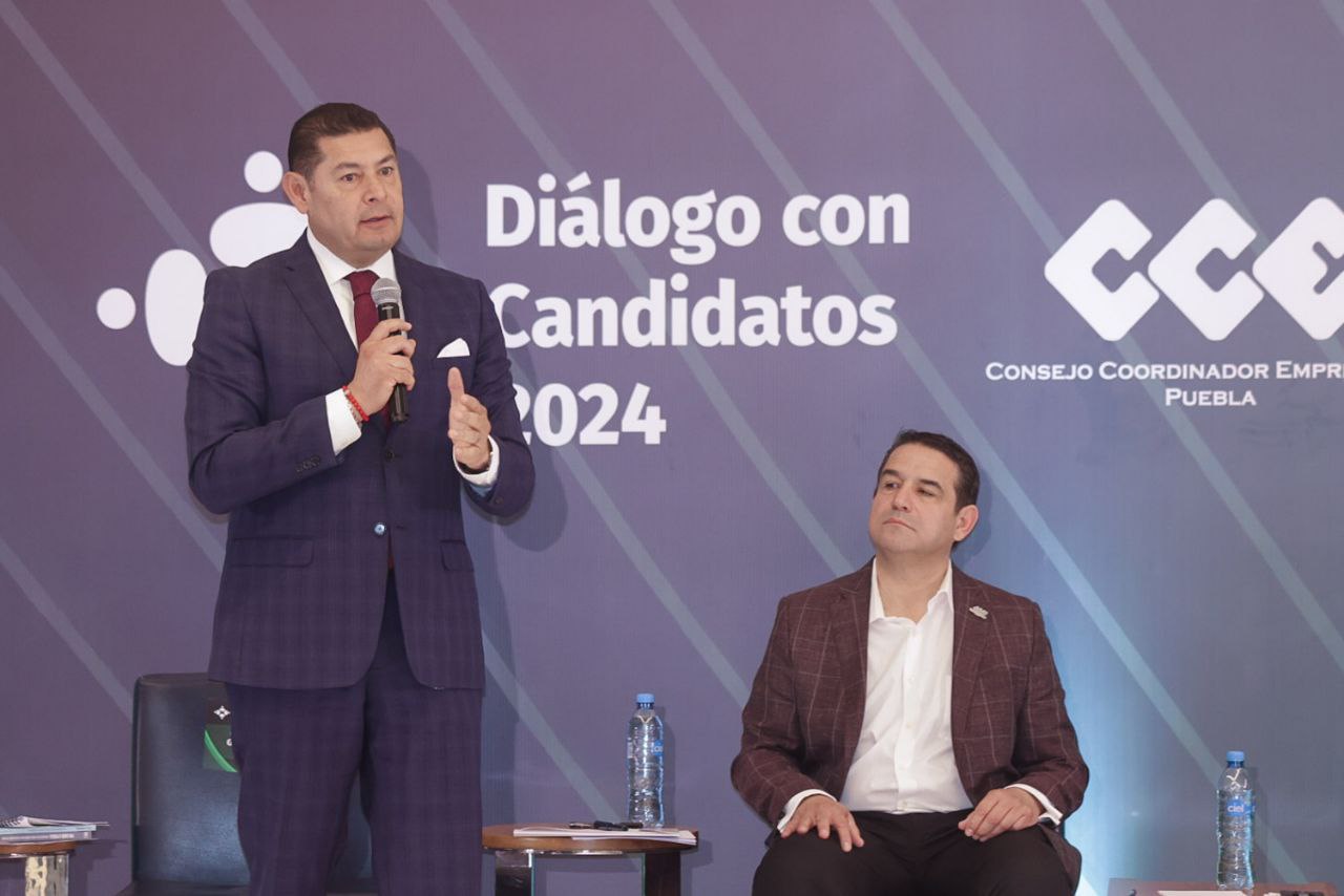 Alejandro Armenta se reúne con empresarios en Puebla | Foto: EsImagen
