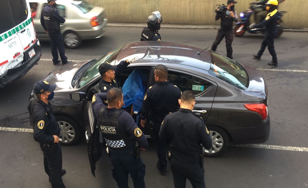 Sicarios en motocicleta asesinan a automovilista