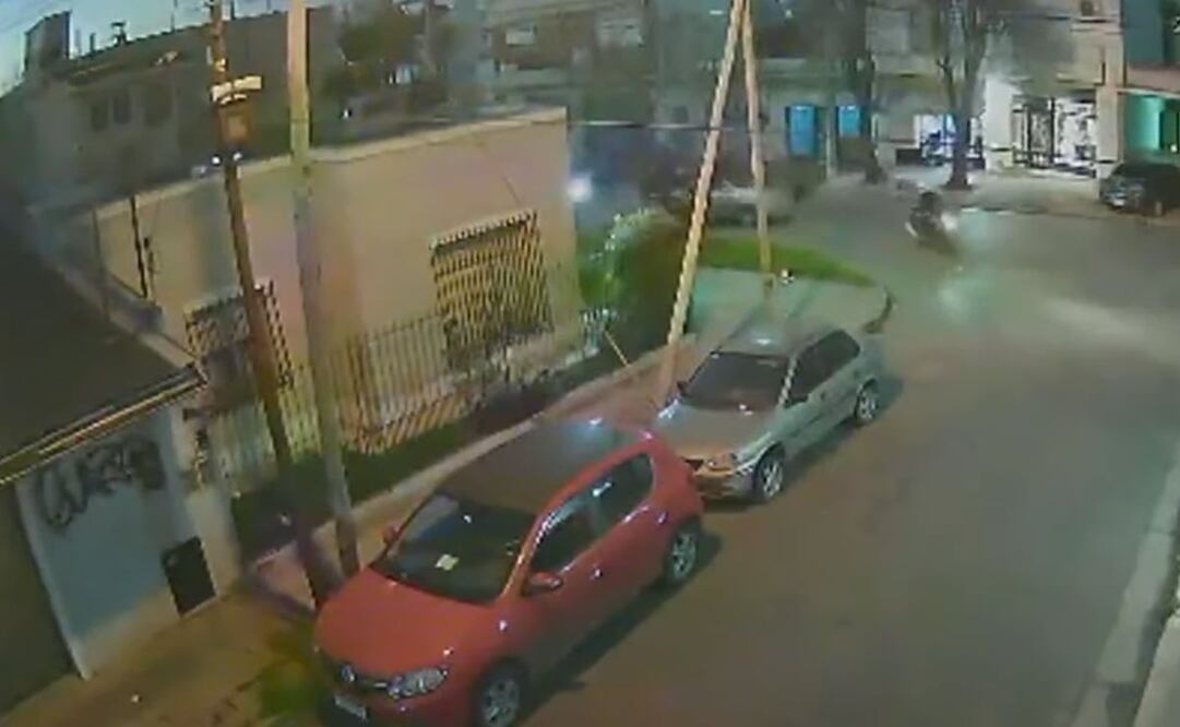 Video: Atropella ladrón y le devuelve el celular a la víctima. Foto: Captura de video