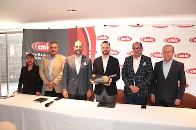 Presenta David Aysa Programa Anual de Obra Pública a integrantes de la CMIC