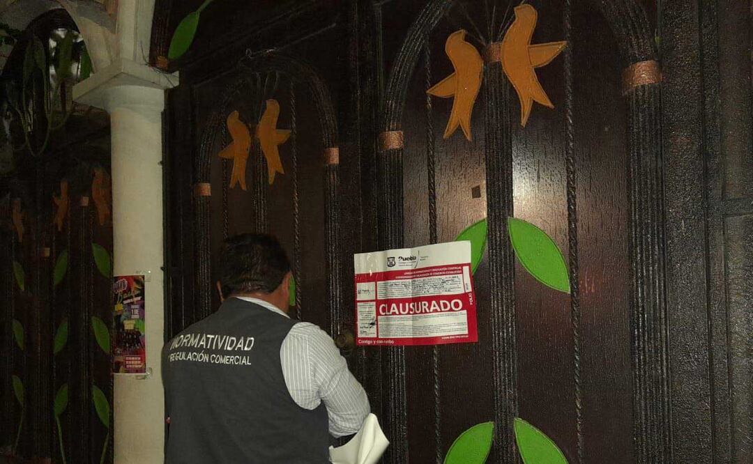 Personal del gobierno municipal de Puebla clausuró bares y centros nocturnos | Foto: Ayuntamiento de Puebla