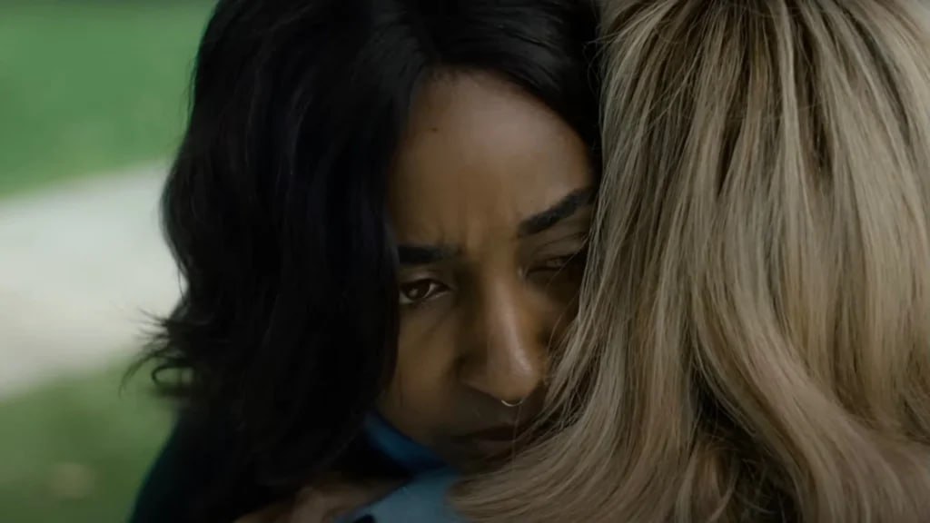 Ayo Edebiri demuestra sus dotes dramáticos en un papel que juega con la mente de la audiencia desde la victimización | Foto: Metro-Goldwyn-Mayer