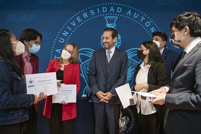 Reconoce rector a ganadores de #EmprendeBUAP