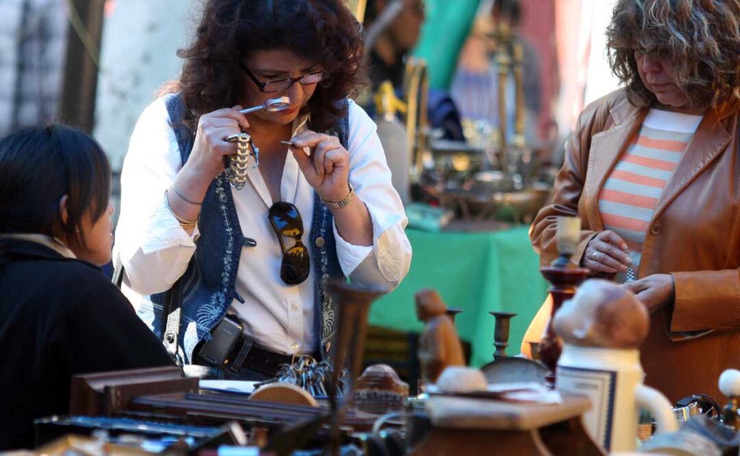 El Bazar de los Sapos es uno de los lugares más recomendables para comprar o vender monedas antiguas | foto: Agencia Es Imagen para El Universal Puebla