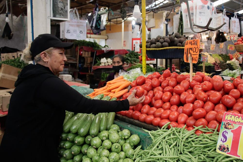 Algunos productos, como el jitomate, aumentaron de precio antes de Año Nuevo | Foto: EsImagen