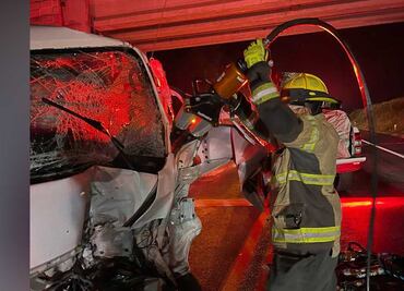 Muere mujer y once personas resultan lesionadas por choque en la Amozoc-Perote
