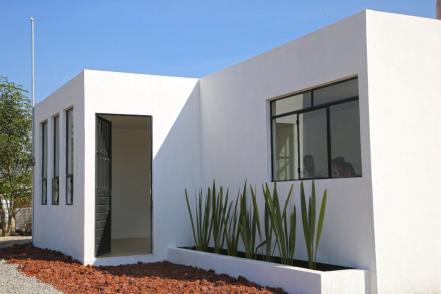 El socavón de Zacatepec devoró su casa y por fin hoy estrenan vivienda