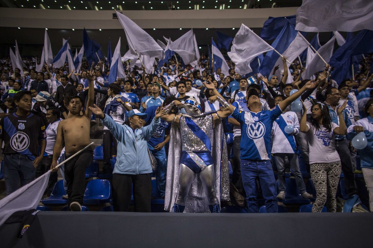 Estos himnos son cantados con fervor durante los partidos en casa, generando un profundo sentimiento de unión entre los asistentes a los estadios. 

Foto: Producción El Universal Puebla