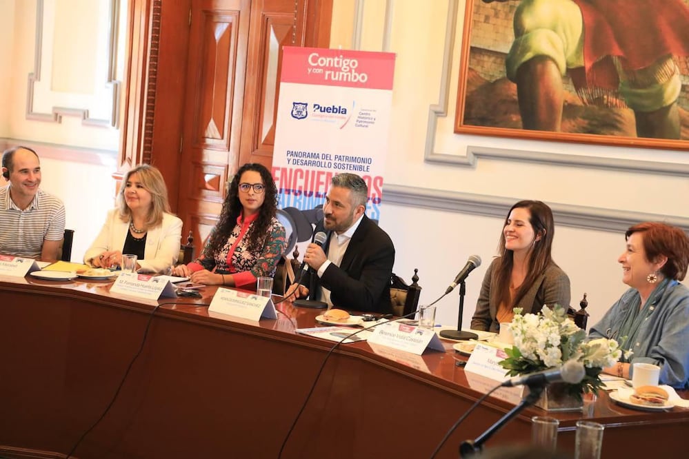 Adán Domínguez se reunió con administradores de 31 mercados de la ciudad | Foto: Ayuntamiento de Puebla