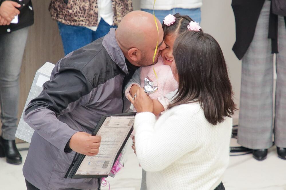 21 familias recibieron a un nuevo integrante con el programa de adopciones del SEDIF | Agencia Es Imagen para El Universal Puebla
