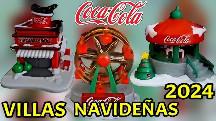 La Villa Navideña Coca Cola 2024 viene empaquetada dentro de una caja que, además del set decorativo, incluye 6 latas de Coca Cola de 235 ml cada una. 

Foto: Producción El Universal Puebla