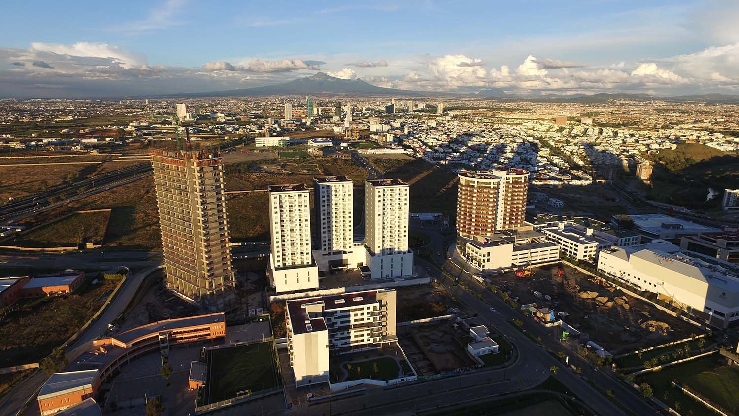 Lomas de Angelópolis ya abarca dos municipios y sigue creciendo | EsImagen para El Universal Puebla