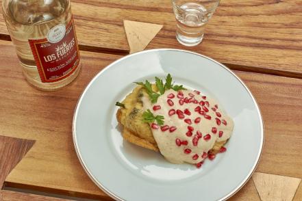 ¿Creíste haber visto todo? Surge mezcal de nogada