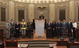 Con la develación de letras doradas en el Muro de Honor del Congreso, conmemoran el 60 aniversario del Plan DN-III-E