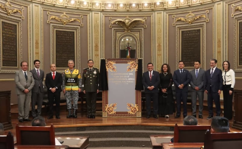Con la develación de letras doradas en el Muro de Honor del Congreso, conmemoran el 60 aniversario del Plan DN-III-E