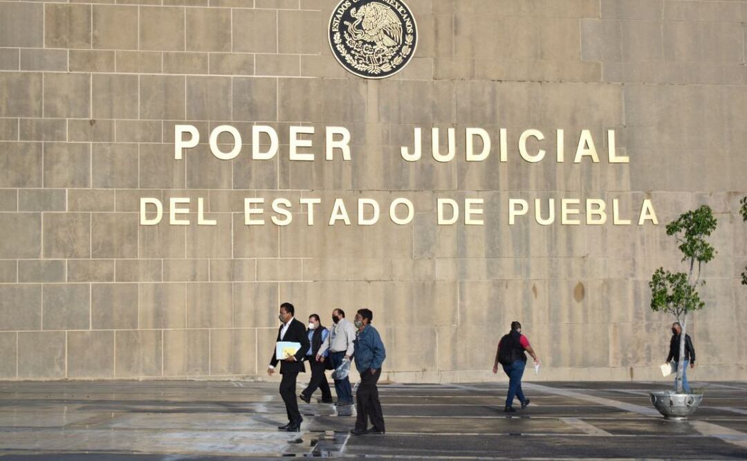 Empleados del Centro de Convivencia Familiar del Poder Judicial también demandan mejoras laborales. | Foto: Agencia Es Imagen para El Universal Puebla