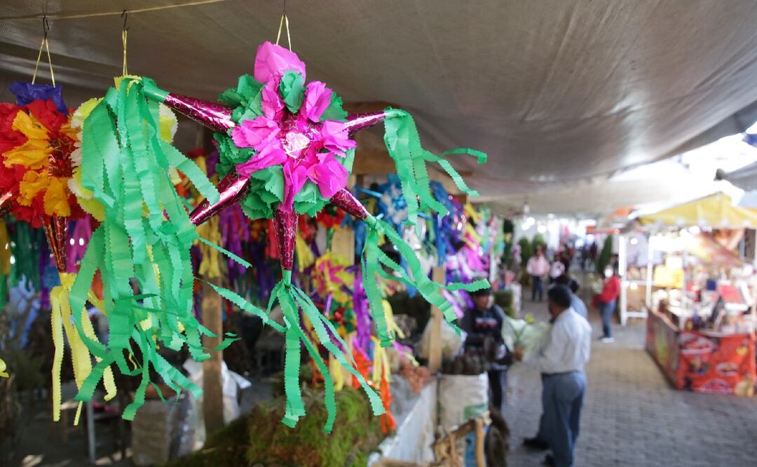 Vendedores aprovechan la temporada decembrina | FOTO: Agencia Es Imagen para El Universal Puebla