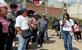 Gaby "La Bonita" Sánchez camina en La Resurrección promocionando su pelea por Puebla