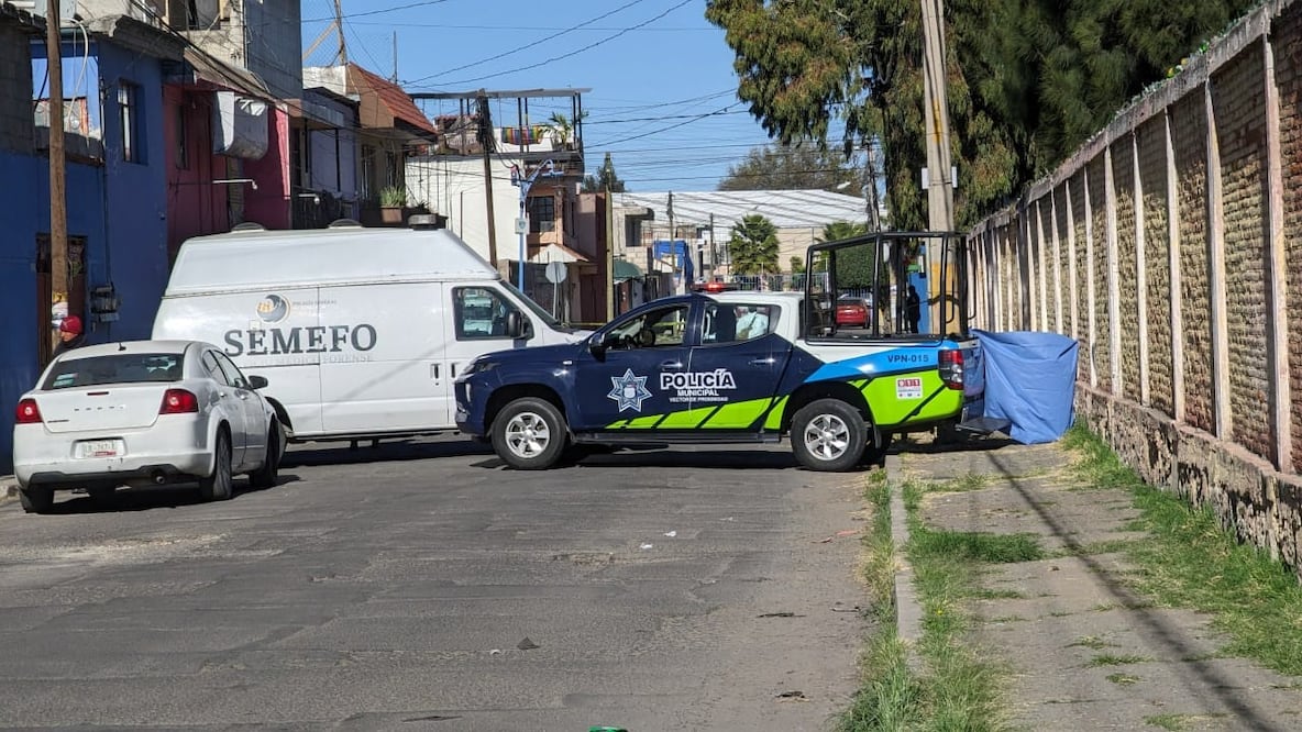 Abandonan cadáver con mensaje de amenaza en la colonia Cleotilde Torres | Foto: Agencia Es Imagen para El Universal Puebla