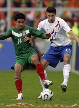 Luis García y 10 futbolistas más que jugaron en Puebla y Chivas