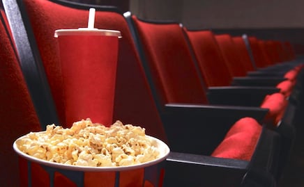 Cine para adultos en Puebla causa controversia; padres de familia piden su cierre