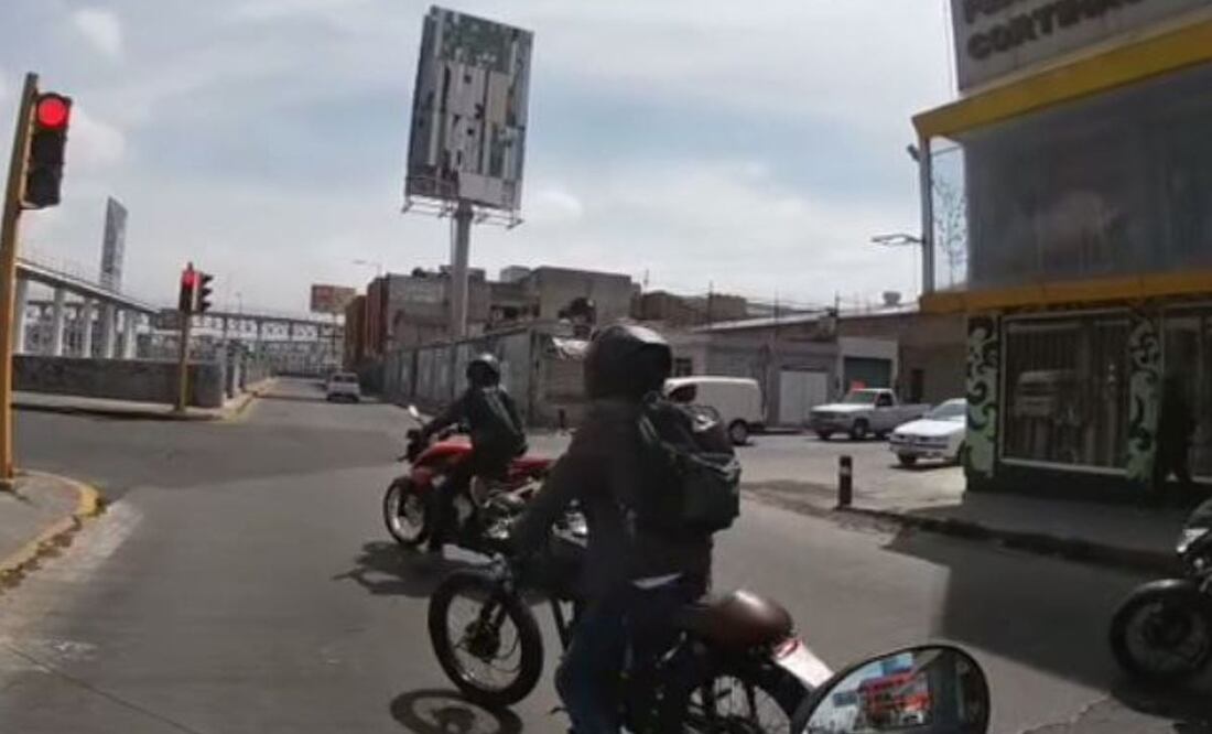 El repartidor Alexis narra las peripecias que vive todos los días en las calles de Puebla. | Foto: TikTok El joven Alexis
