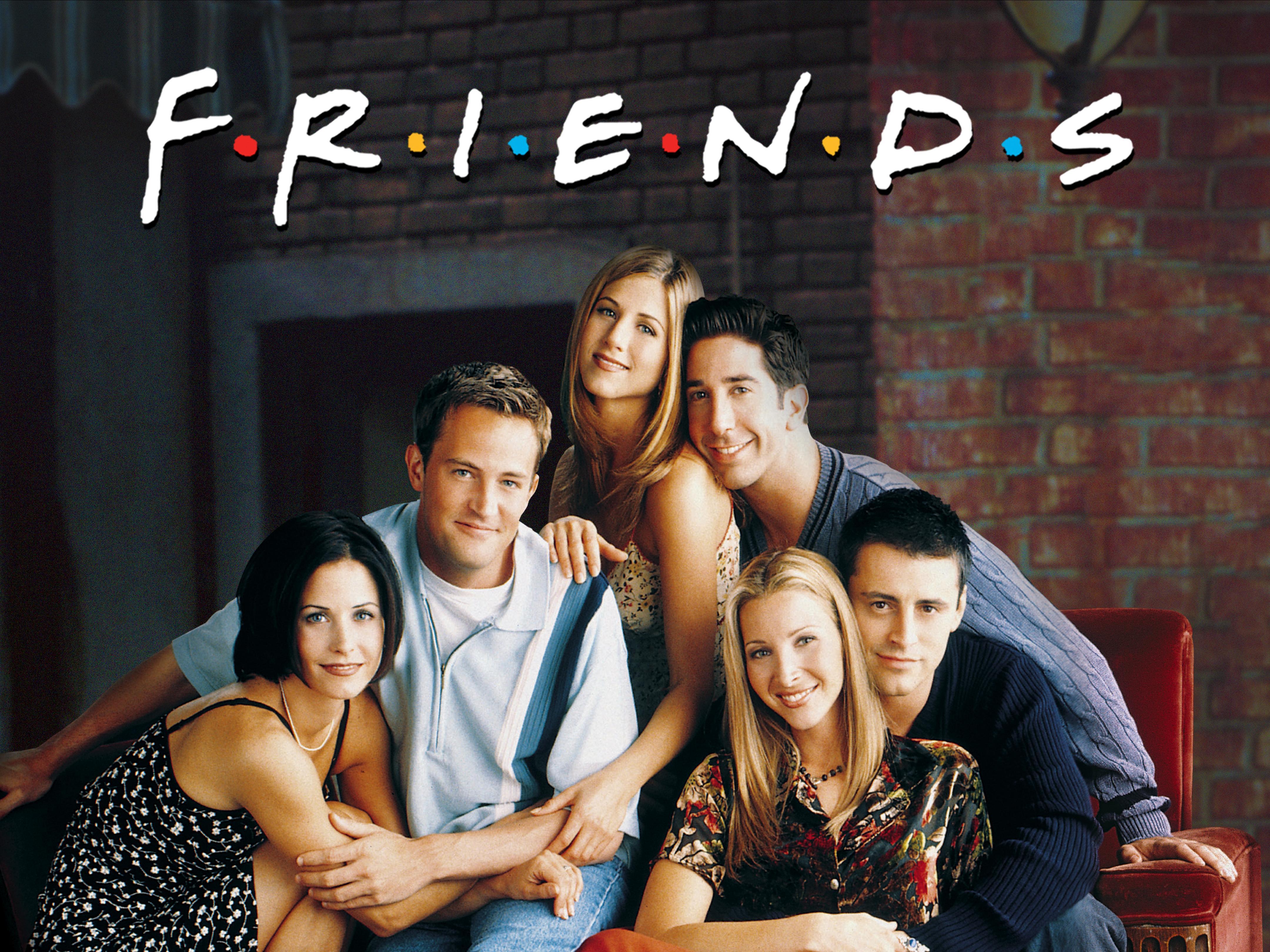 Para celebrar el 30 aniversario de la icónica serie de los noventa “Friends”, McDonald's ha lanzado la “Friends Box”, una edición especial de la cajita feliz. El diseño de su envoltura presenta a los personajes principales, así como objetos y colores representativos de la serie, además del logo original.

Foto: Producción El Universal Puebla