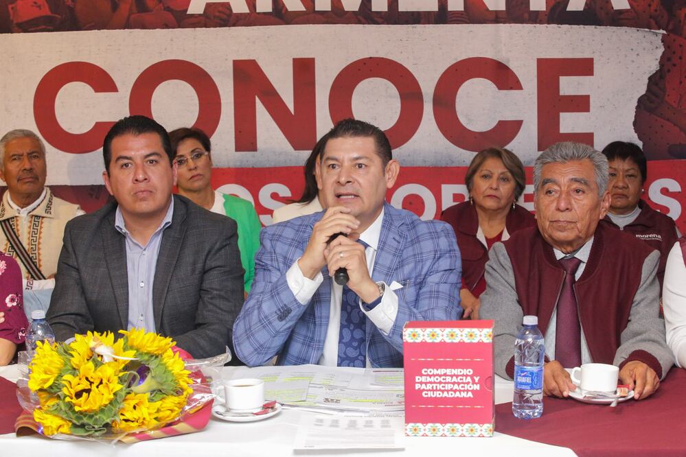 El senador Alejandro Armenta habló sobre los libros de SEP | Es Imagen para El Universal Puebla