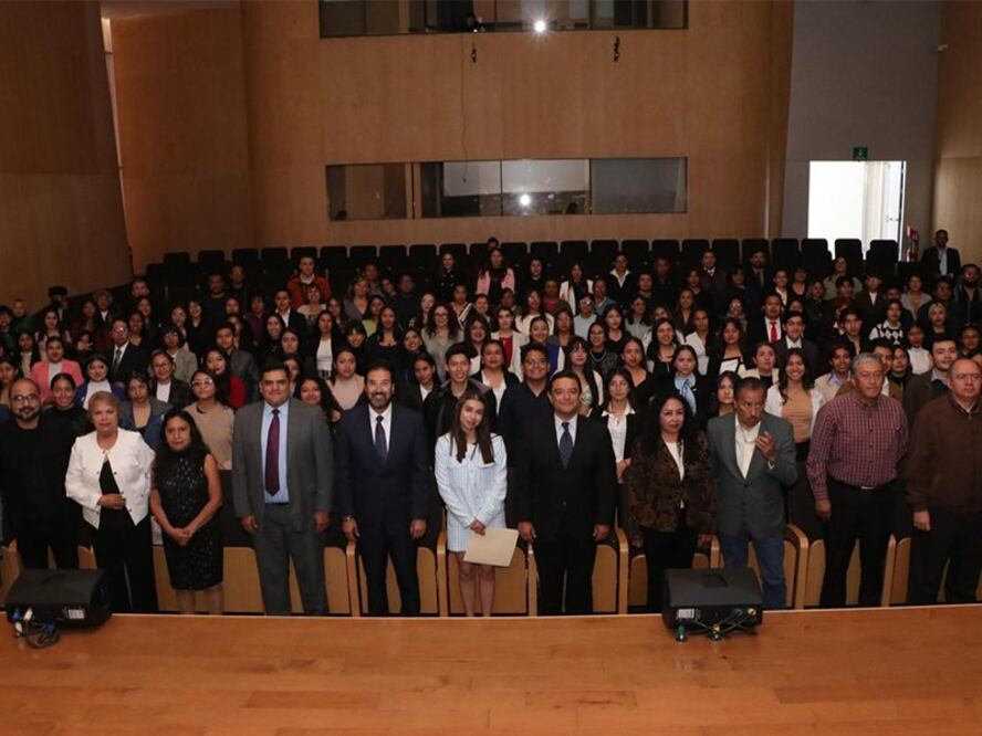 SEP entregó becas a 148 estudiantes | Foto: SEP