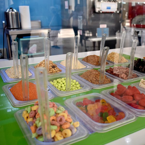 Como muestra de reconocimiento hacia esos hombres ejemplares, Moyo ha decidido brindar un Helado Grande Gratis al adquirir dos moyos chicos.

Foto: Producción El Universal Puebla