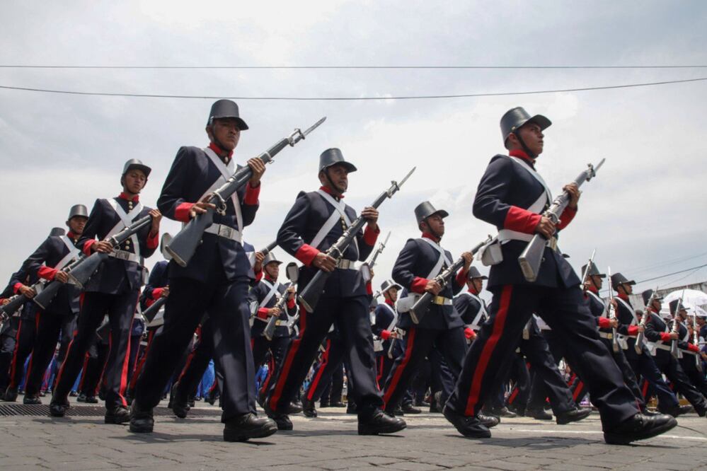 Para el desfile del 5 de mayo participarán 33 instituciones con 11 carros alegóricos | Foto: Especial