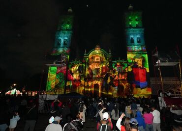 Inaugura Pepe Chedraui proyecciones del videomapping "Septiembre Brilla" en la fachada de Catedral