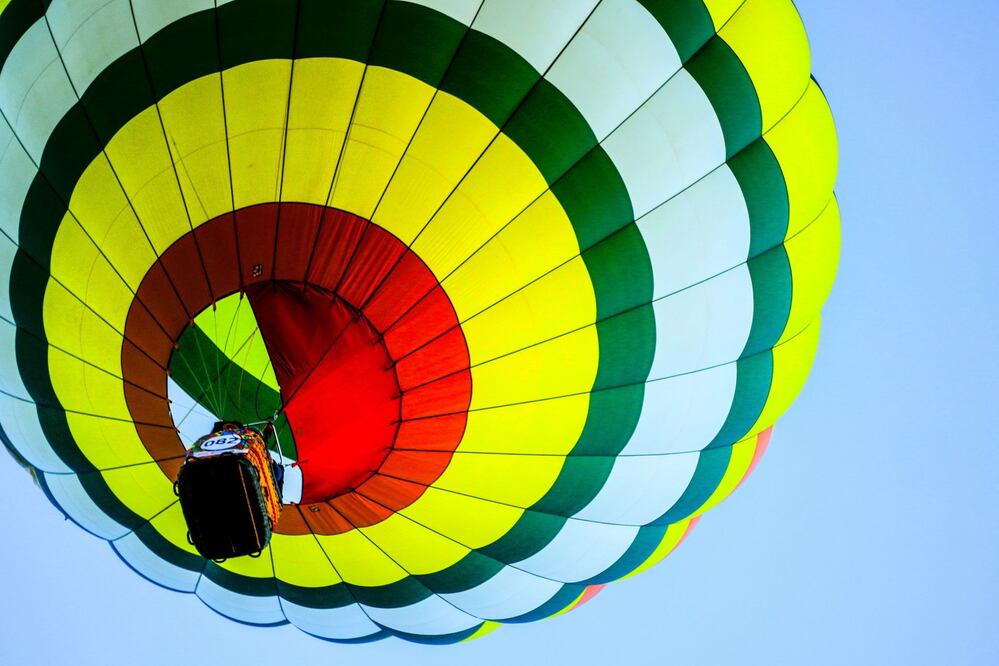 El Festival de Globos de Cuautlancingo se realizará hasta el 3 de enero. Foto: Cuartoscuro