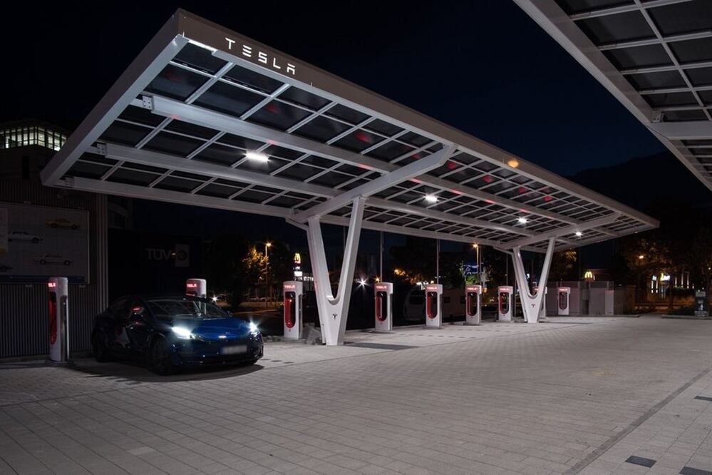 Tesla / Foto: @TeslaCharging
