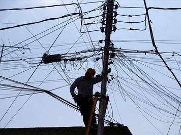 Pide ayuntamiento de Puebla a empresas ordenar cableado