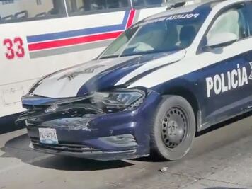 ¡Para no variar! Patrulla de la Policía Municipal choca en Bulevar Municipio Libre
