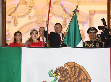 Alejandro Armenta da su primer Grito de Independencia en Puebla