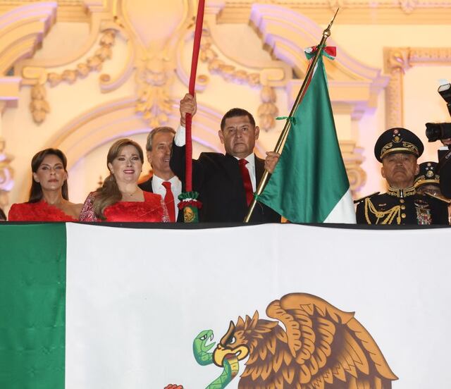 Alejandro Armenta da su primer Grito de Independencia en Puebla