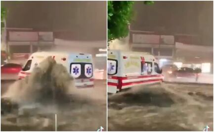 ¡Y se marchó! Por lluvia, intensa corriente de agua arrastra ambulancia en Tlalpan