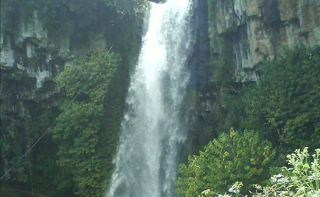 La Fundición es una cascada con una caída de 50 metros de altura y es una de las bellezas naturales más sorprendentes del estado de Puebla | Foto: Wikipedia