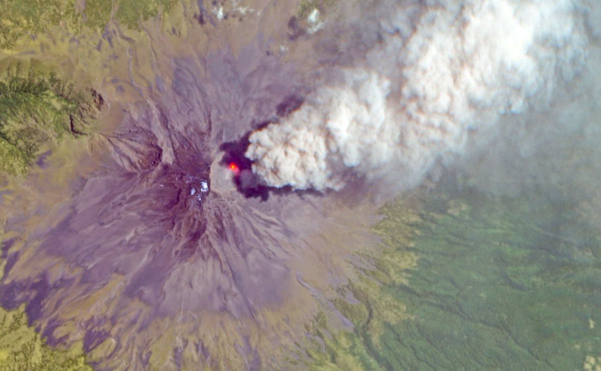 Desde el espacio captan impactante explosión del Popocatépetl