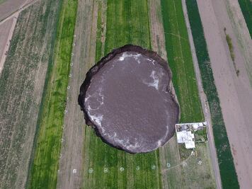 Socavón Puebla. Hallan grietas y el área afectada aumenta