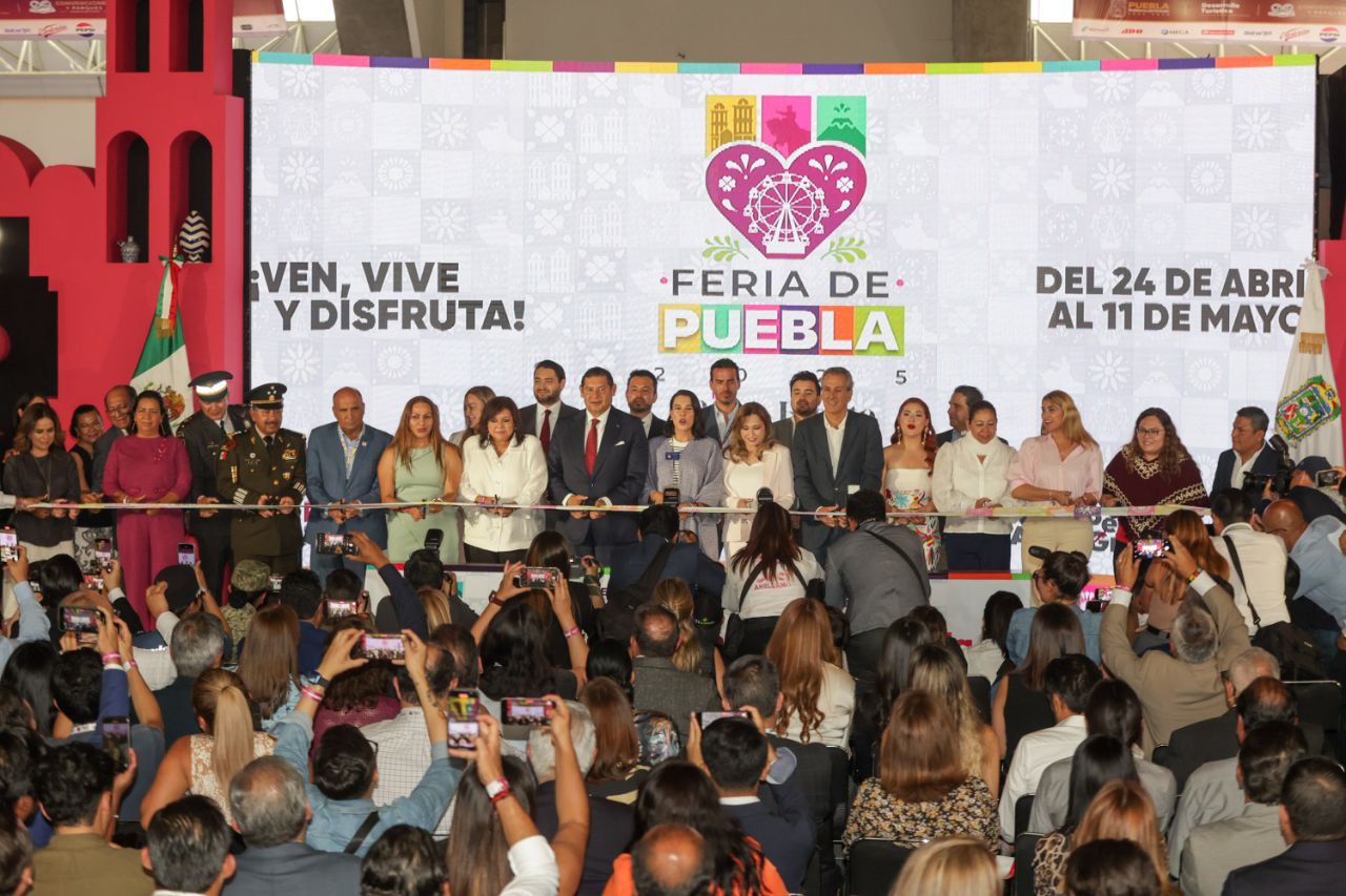 Alejandro Armenta y la secretaria de Turismo federal, Josefina Rodríguez, inauguraron la Feria de Puebla 2025 | Foto: EsImagen